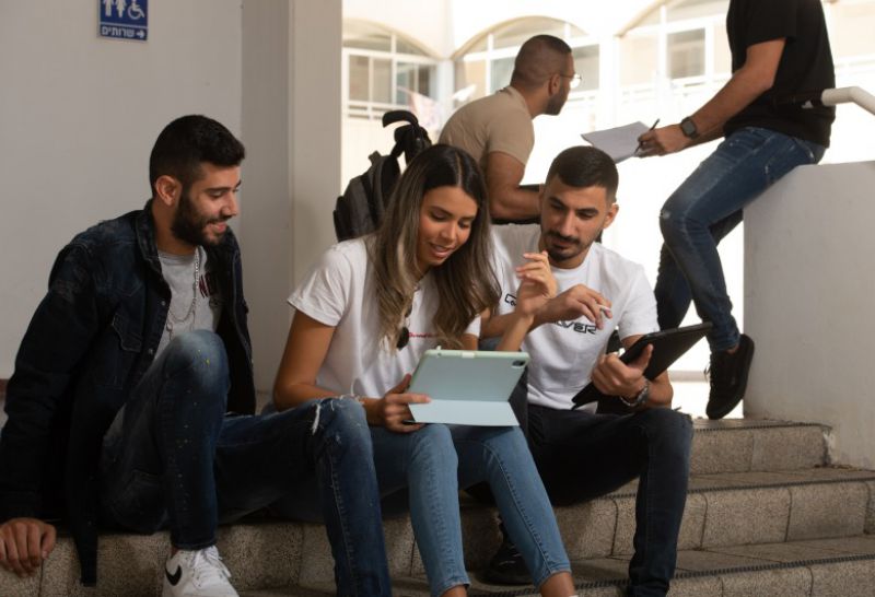 מיישמי ומטמיעי AI בארגונים