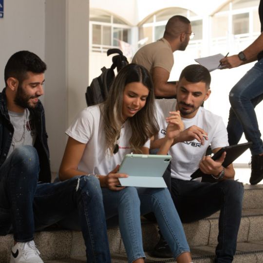 מיישמי ומטמיעי AI בארגונים