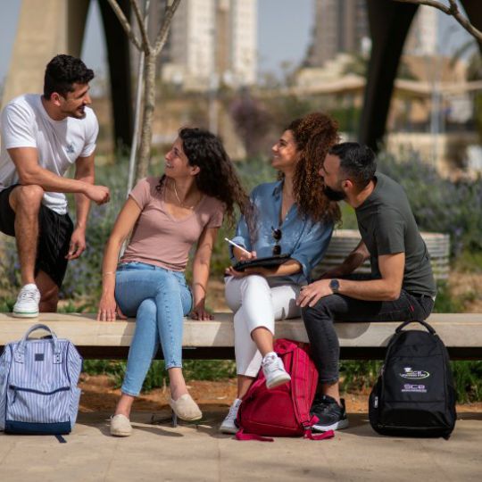 מלגת אקדמיה+ של עתיד פלוס